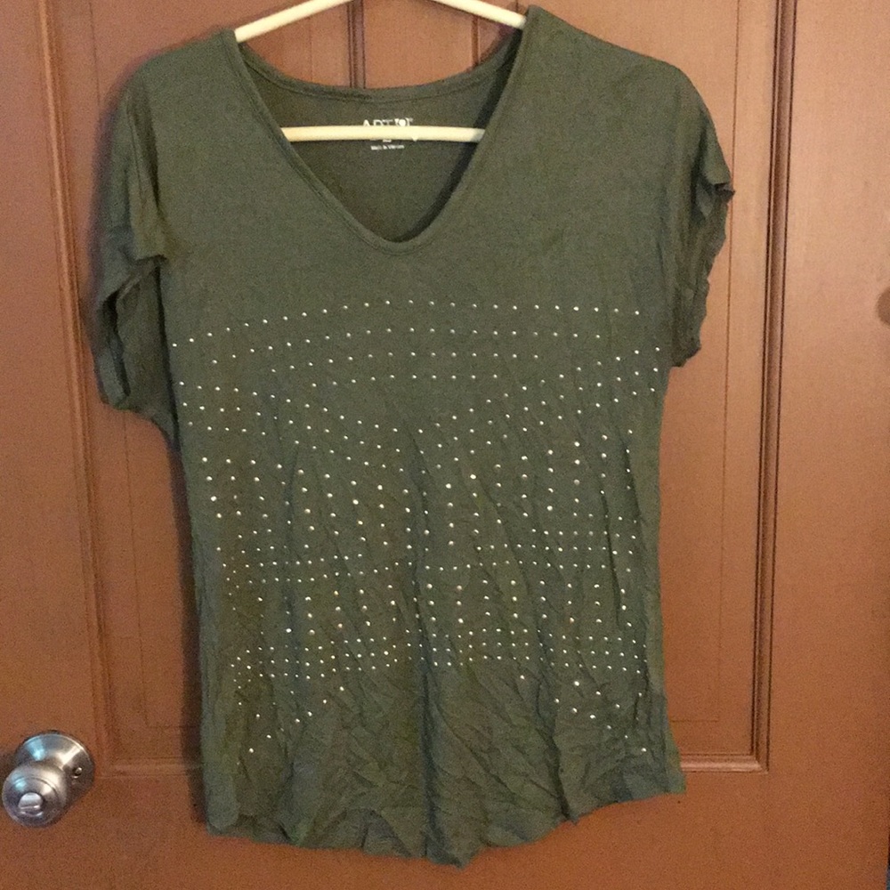 Detailed V-neck